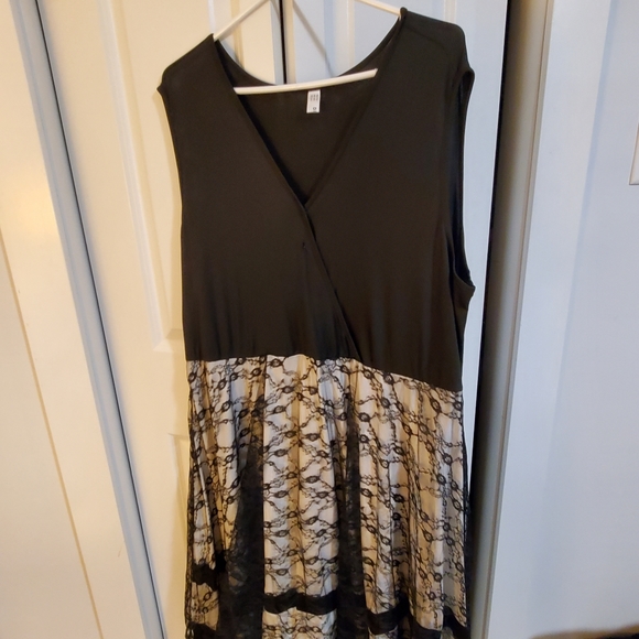 Dress - Picture 1 of 2